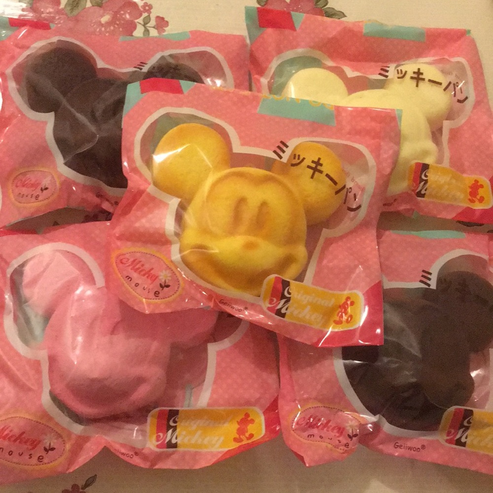 Mickey Mouse sponge cake squishy